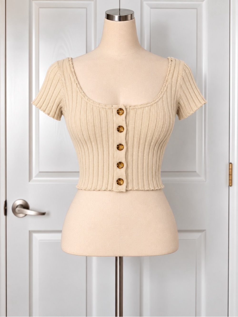 Forever 21 Cream Ribbed Knit Crop Top L Button Front Scoop Neck Cottagecore